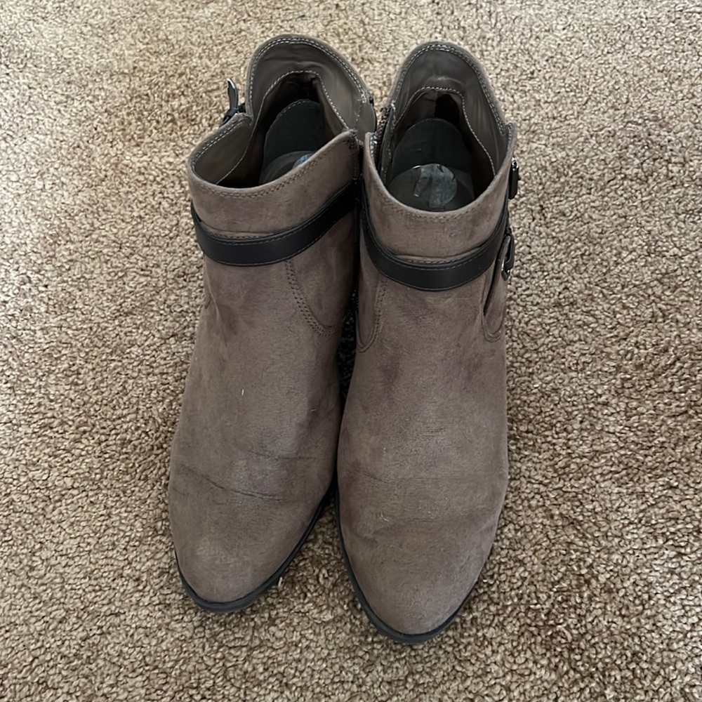 Unisa booties